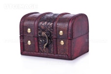 유토이미지 | Old chest isolated on the white background