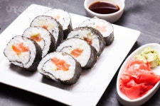 유토이미지 | Sushi rolls on a white plate close up