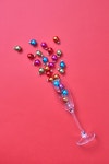 유토이미지 | Christmas decoration balls in a glass as a champagne alcohol drink on a calypso coral background with plase for... 
