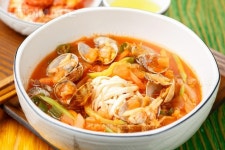 유토이미지 | 얼큰칼국수