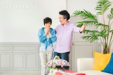 유토이미지 | 오팔세대 부부 299