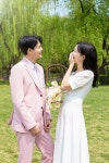 유토이미지 | 상세페이지 | 베이직샵 | 22083190 | 봄커플 스몰웨딩_행복하게 웃는 사진 이미지