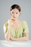 그녀의 외출 준비 | 유토이미지