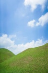 경주 파란하늘과 대릉원 풍경 | 유토이미지 | 상세페이지 | 베이직샵 | 사진 | 20606383