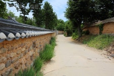 유토이미지 | 담장