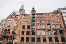 유토이미지 | low angle view of historical buildings in hamburg city, germany