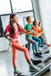 Smiling kids training in gym with step platforms | 유토이미지 | 상세페이지 | 베이직샵 | 사진 | 21101203