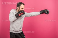 유토이미지 | male boxer training in box gloves, isolated on pink