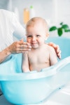 유토이미지 | 상세페이지 | 베이직샵 | 21223391 | cropped shot of mother washing her little child in plastic baby bathtub at home