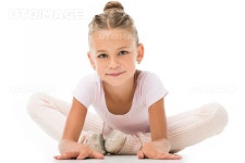유토이미지 | adorable little ballerina stretching and isolated on white background 유토이미지 | adorable little ballerina... 