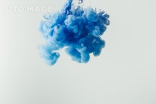 유토이미지 | close up shot of bright blue paint splash in water isolated on gray