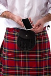 유토이미지 | cropped view of Scottish man in red kilt with leather belt bag and smartphone isolated on white