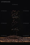 피 아이 엘(PIL)로스터리 | 유토이미지 | roasted coffee beans in pile and in air isolated on black