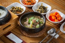 유토이미지 | 한국 전통 음식 장터 소고기 국밥