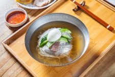 유토이미지 | 여름철 대표 메뉴 물냉면