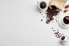 유토이미지 | 갓 볶은 원두로 내린 커피