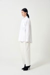 [E-um이음]Curved three tuck pants (White) [W CONCEPT]