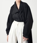 [E-um이음]Curved three tuck pants (White) [W CONCEPT]