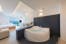 강릉 벨라루나 펜션, 강릉 (경포.안목해변), 강원 - 여기어때 특가