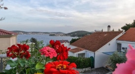 KN House with large terrace and sea view, 로고즈니차, 크로아티아 - 여기어때 특가