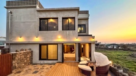 대형 자쿠지와 바비큐 이용이 가능한 제주감성숙소 동쪽독채 | 휴운 C동, 제주 (제주시·함덕) - 여기어때 특가