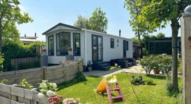 Chalet 557 op Recreatiepark De Wielen, 신트마르턴, 네덜란드 - 여기어때 특가