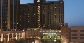 2025 오마하 R. 포드 장군 생가와 가든 근처 호텔,숙소 베스트 10