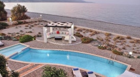 Beachfront villa Aqua Marine with private pool,ping-pong & BBQ, 플라타니아스, 그리스 - 여기어때 특가