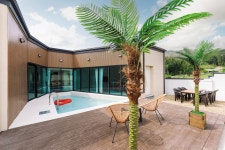 멋진경치를 감상하는 프라이빗 독채 풀빌라 | 언제라도 , 봄 A, 경상 - 여기어때 특가