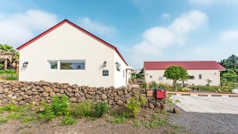 해와 달이 충만한 감성독채숙소 | 스테이 일월곳간 달곳간, 제주 (서귀포·성산) - 여기어때 특가