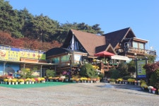 딴뚝통나무집식당 | 여기유 딴뚝통나무집식당