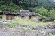 삼척 신리 너와집과 민속유물 | 여기유 삼척 신리 너와집과 민속유물