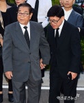 송해 엄용수의 손을 꼭 잡으며[포토] 송해 &#039;엄용수의 손을 꼭 잡으며&#039;[포토]