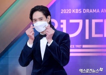 박성훈 하트를 빵야[엑s HD포토] 박성훈 '하트를 빵야'[엑's HD포토]