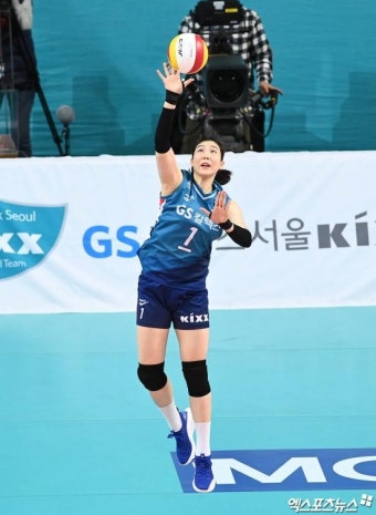 이소영 '가볍게 서브'[포토]