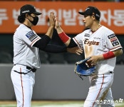 3홈런 15안타 폭발 한화, 두산 11-1 완파하고 2연패 탈출 [대전:스코어] '3홈런 15안타 폭발' 한화, 두산 11-1 완파하고 2연패... 