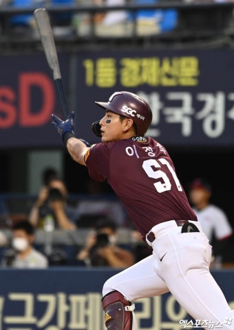 이정후 '2타점 적시 3루타 작렬'[포토]