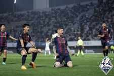 라스 결승골 수원FC, 전북 1-0 제압…2연승+5위 도약 [현장 리뷰] '라스 결승골' 수원FC, 전북 1-0 제압…2연승+5위 도약 [현장... 