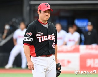 김건국 '헤드샷 사구로 인한 퇴장'[포토] 김건국 '헤드샷 사구로 인한 퇴장'[포토]