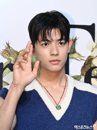 [단독] 로몬, 김지은과 로맨스…'브랜딩 인 성수동' 남주인공