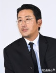 하정우 안경 너머 강렬한 눈빛[엑s HD포토] 하정우 '안경 너머 강렬한 눈빛'[엑's HD포토]