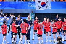 한일전 핸들볼 결승전 '이렇게 질 수는 없는데'[포토]