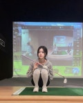 여신 치어리더, 밀착 의상 입고 골프…적나라한 몸매 라인 과시