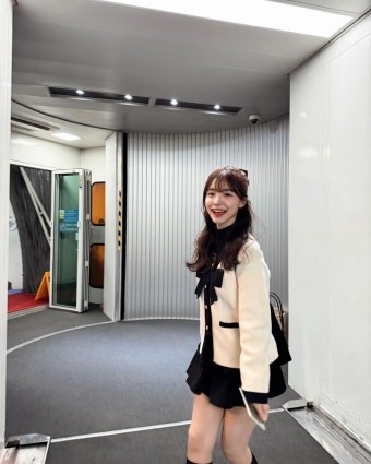 '허벅지 1티어', 비행기서도 변함 없다…치어리더 이다혜 '하의실종' 패션