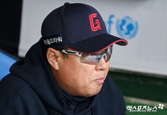 김태형 감독 '매의 눈으로'[포토] 김태형 감독 '매의 눈으로'[포토]