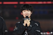 피넛 한왕호, 우승에 미소 활짝[포토] &#039;피넛&#039; 한왕호, 우승에 미소 활짝[포토]