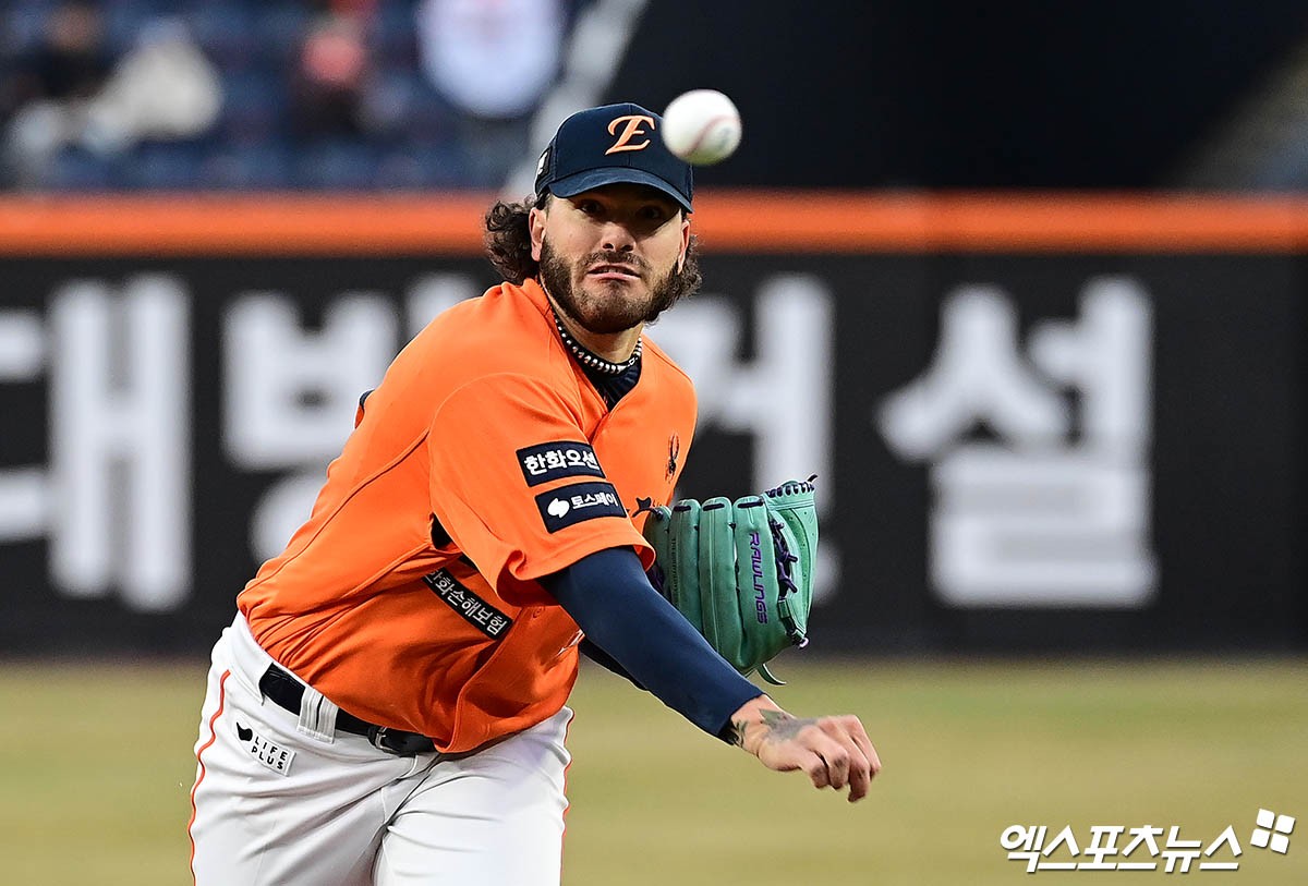 한화 최형우-코디 KIA, 5월 KBO MVP 수상의 영광