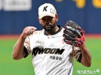승승패승승승승 꼴찌 맞아? 키움, 1위 LG 연이틀 잡고 위닝시리즈... 키움, 1위 LG 연이틀 잡고 위닝시리즈 확보…알칸타라 8이닝 완벽투... 