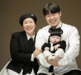 나앉을 뻔 김영희, ♥10세 연하 남편 카드 대출로 고생... 뻔" 김영희, '♥10세 연하 남편' 카드 대출로 고생 (4인용식탁)... 