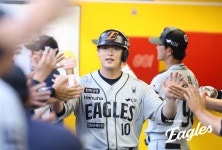 '리베라토 3점포→폰세 11연승' 5-2 뒤집기 드라마! SSG 꺾고 1위 수성…김서현 천신만고 20SV [문학:스코어]